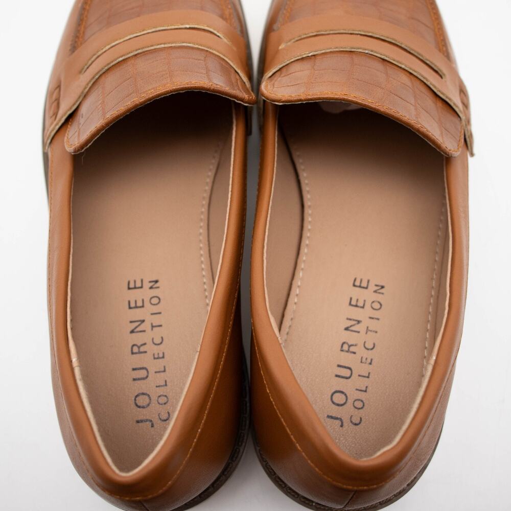 Journee Collection Kenly Tan Loafer Shoes Womens SIZE 8.5 WIDE - Picture 5 of 8